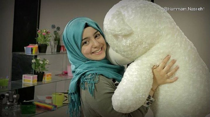 السعادة لا تحتاج إلى "معجزات" كل ما تحتاجه قلب متسامح ، وجه مبتسم ، قناعة بالنصيب و ثقة تامّة بالله