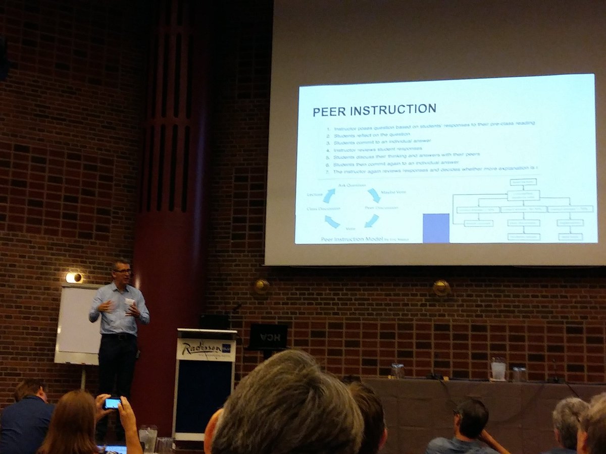 ulrikmads's tweet photo. Tredje gode konference i træk med peer-undervisning på tavlen – #trending. Stærkt element i blended learning. #dffu2016 https://t.co/b1En7f4fza