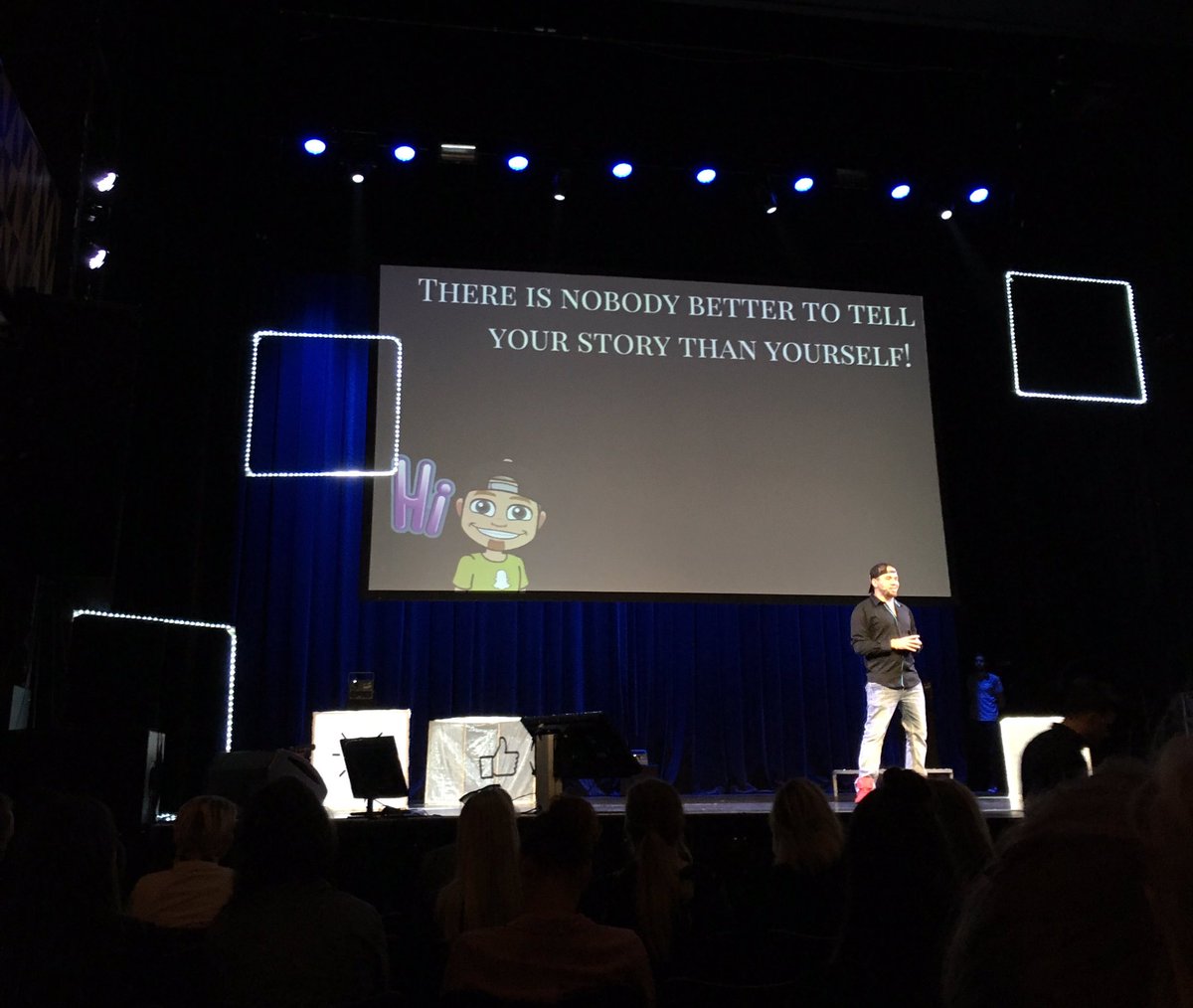 camillabema's tweet photo. .@iSocialFanz at #komfosummit #thinklikeafan https://t.co/KyQv6JMG5G