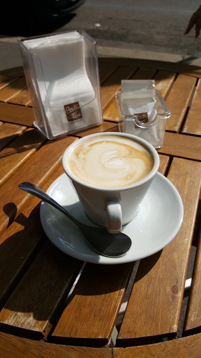 Simona60519160's tweet photo. @ElizzBenissone ....RELAXXXX 😂😂😂😂c/o #boutic caffe"☕ https://t.co/0G8QXC8z2l