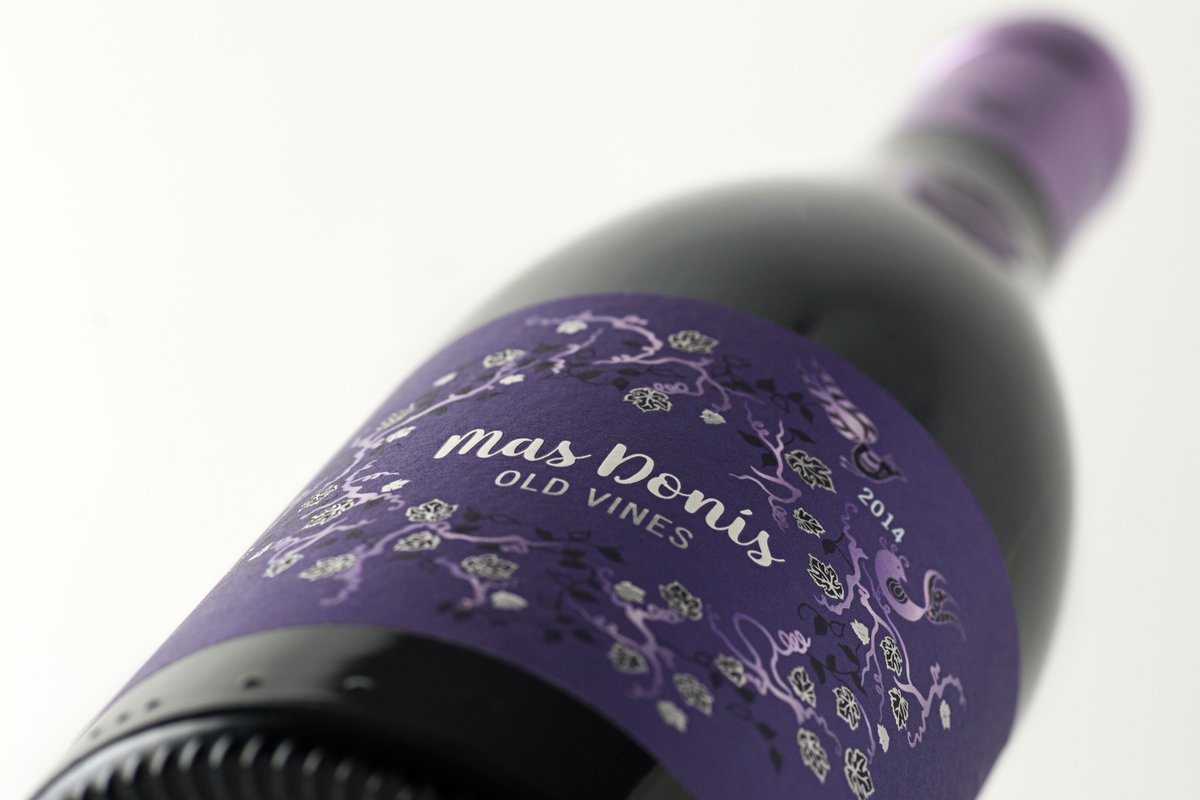 GirafaStudio's tweet photo. Mas Donís, disseny d'etiqueta per a Celler de Capçanes. @cellercapcanes
#montsant #vi #dissenyetiqueta #labeldesign #wine #grenache #shyra https://t.co/BjBRaOPUvH