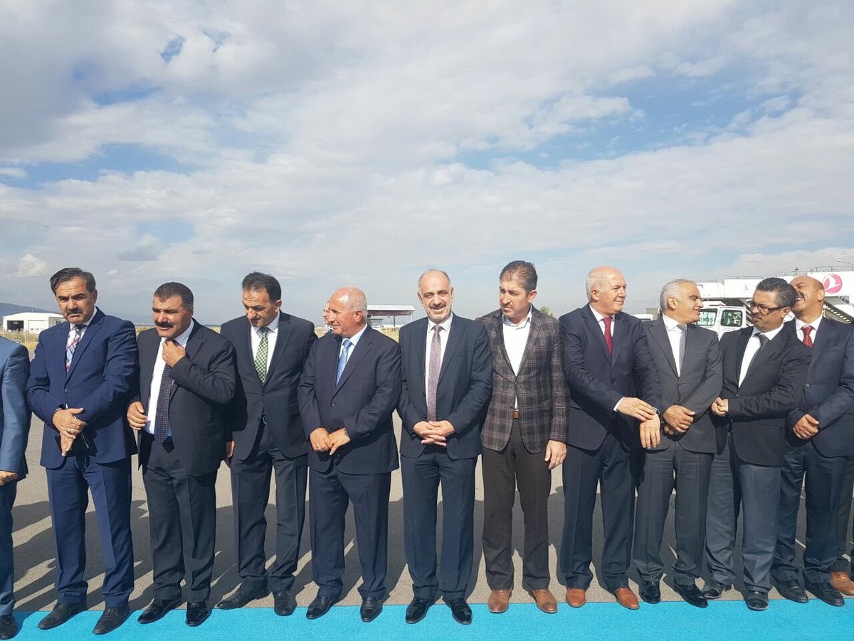 ORMAN VE SU İŞLERİ BAKANIMIZ SAYIN VEYSEL EROĞLU'NU MUŞ HAVAALANINDA VALİMİZ SEDDAR YAVUZ VE PROTOKOL ÜYELERİ İLE KARŞILADIK