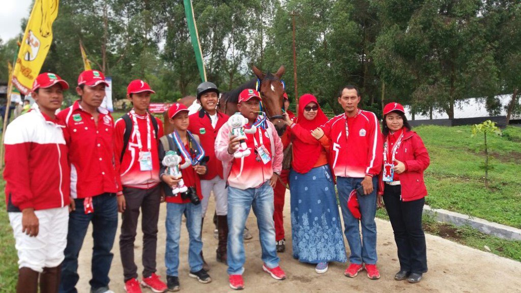 zizipermata78's tweet photo. Equestrian DKI Jaya Penuhi Target, Raih Dua Emas dari Eventing Perorangan dan Beregu https://t.co/8Jz8zINgZC https://t.co/oOrc6LKAEf
