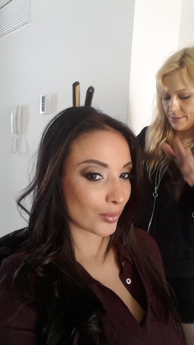 Doing my hair and make up by @KerenDelgado2  for @enjoyit360 in Barcelona https://t.co/CxzaQHTWdj