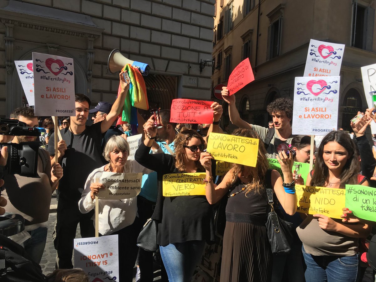 Adnkronos's tweet image. In 12 piazze d'Italia con cuscino e clessidra, è '#FertilityFake' tinyurl.com/jdo35zp