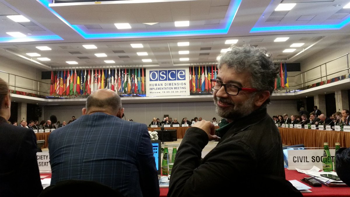 candundaradasi's tweet photo. Avrupa Güvenlik ve İşbirliği Teşkilatı-İnsanî Boyut toplantısında,@ErolOnderoglu ile birlikte basının ve Batı'nın trajik halini anlattık. https://t.co/NkjPgPdrdV