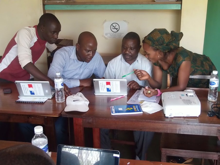 FranceTanzania's tweet image. Training on the use of a  #koombook, a digital library, financed by @FranceTanzania and led by @BSFontheweb in KICORA, Kigoma