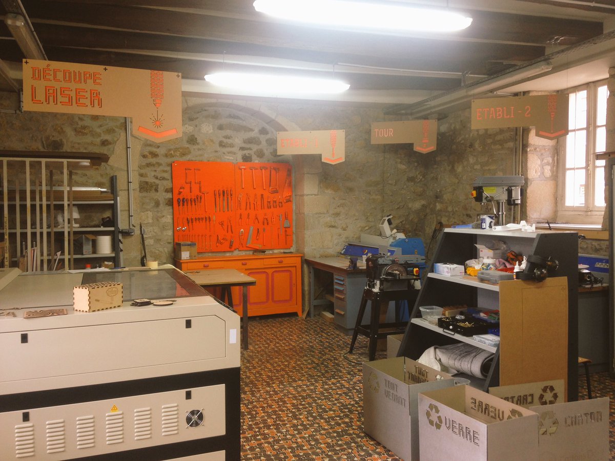 Une équipe du LabFab à l'inauguration de la Fabrique du Loch #Auray. Merci @Le_biome pour l'animation de la rencontre des FabLabs de l'Ouest