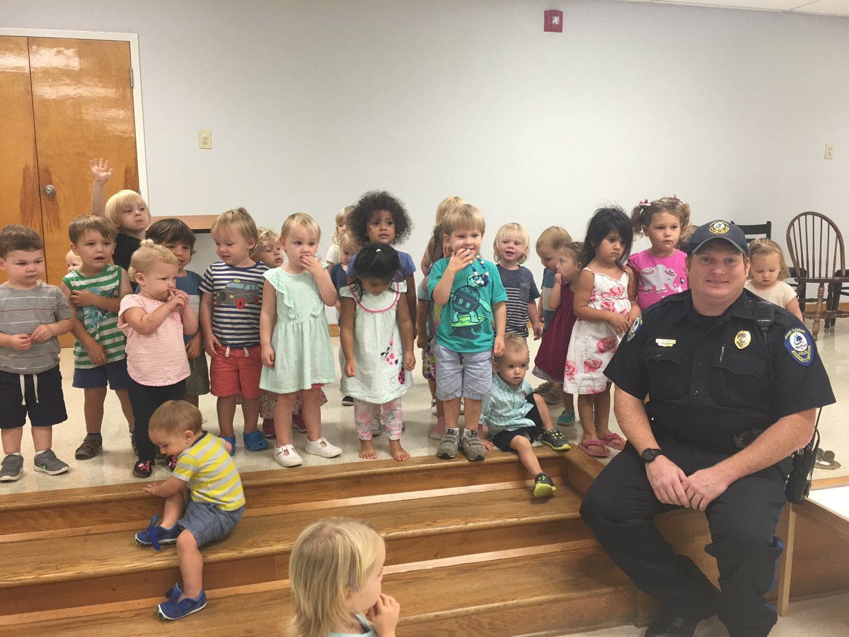MPPDBenjamin's tweet image. Thanks to Sundrops Montessori for allowing me to talk with their students about strangers and Halloween safety! @MountPleasantPD
