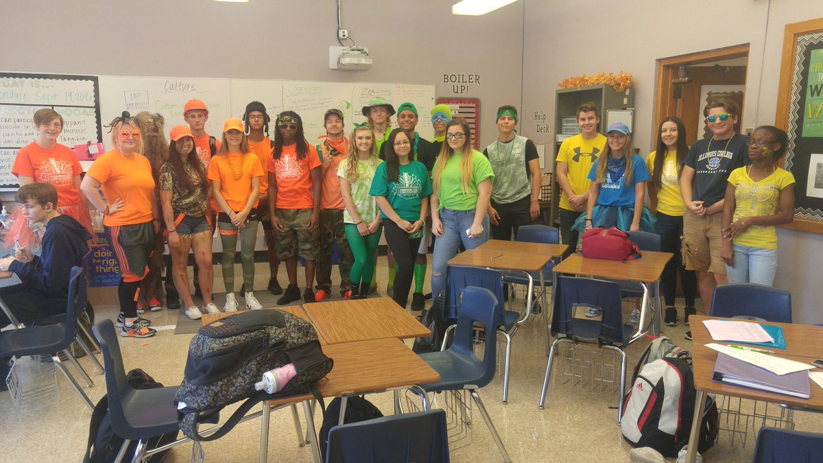 MrsKintzelBB's tweet photo. Everyone in periods 1, 2, and 3 looks great for class clash! #bbhc2016 @BBCHS_Positive https://t.co/p6FtDu0eRQ