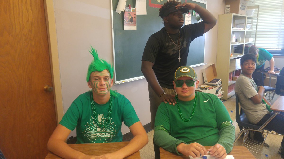 MrsKintzelBB's tweet photo. Can't forget these guys! #juniors #bbhc2016 https://t.co/FHJ2lhdZYL