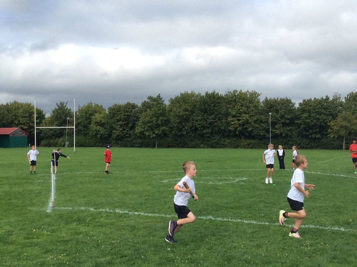 WilliamLawSch's tweet photo. Year 4 enjoyed a rounders festival at KS today. We made the final #greateffort and we'll try and go one better next time #lotsofcompetition https://t.co/vEg1tTQuKz