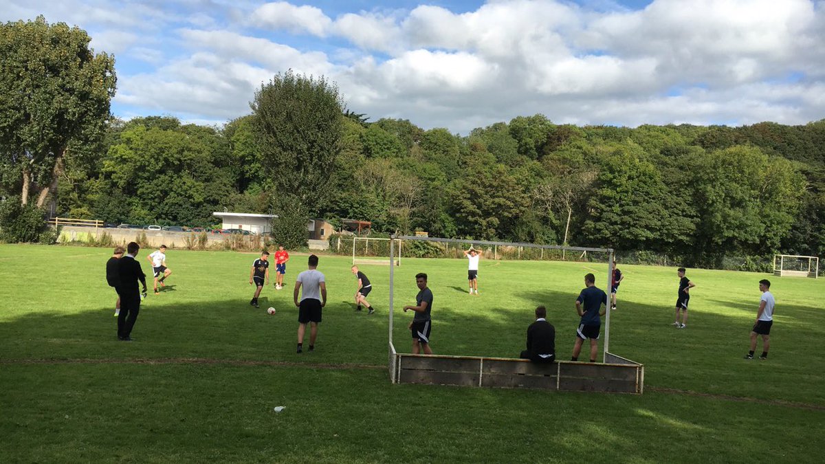 Aberaeron6Form's tweet photo. Very good turn out for senior football training this evening, prior to game next Thursday against Penglais https://t.co/darkzkGwVT