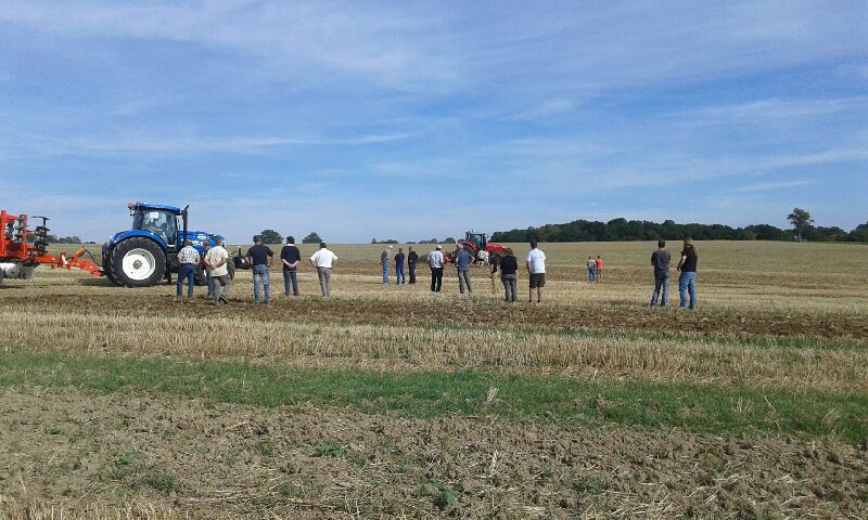 Chambreagri03's tweet photo. #ADDMA après le forum consacré aux tracteurs de demain, ces derniers rentrent en action.Obj, faire découvrir aux agriculteurs les nouveautés https://t.co/n3EKVY6Uvb