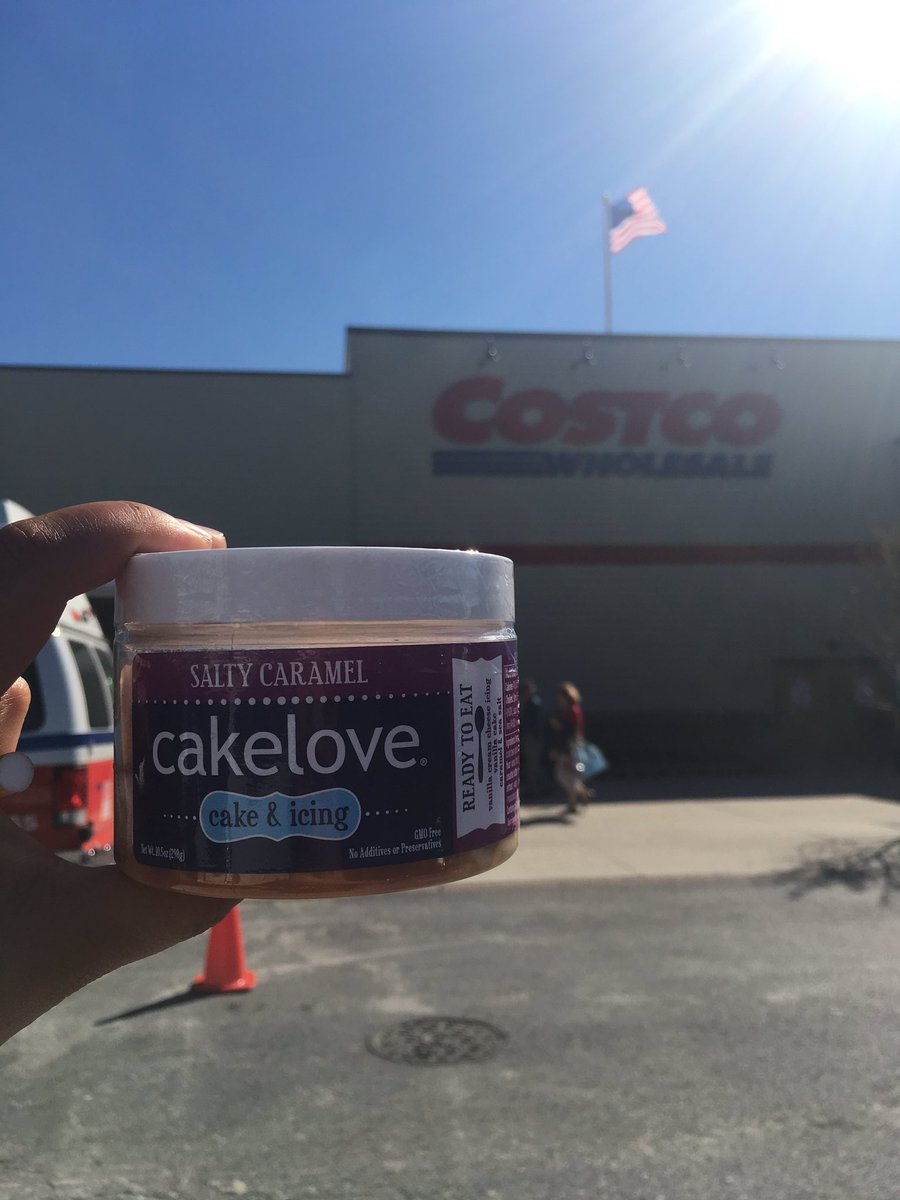 cakeloveinfo's tweet photo. We're out in Wheaton today at @Costco with these gorgeous things. #Cakelove #CakeInAJar https://t.co/TLk2jfCLIk