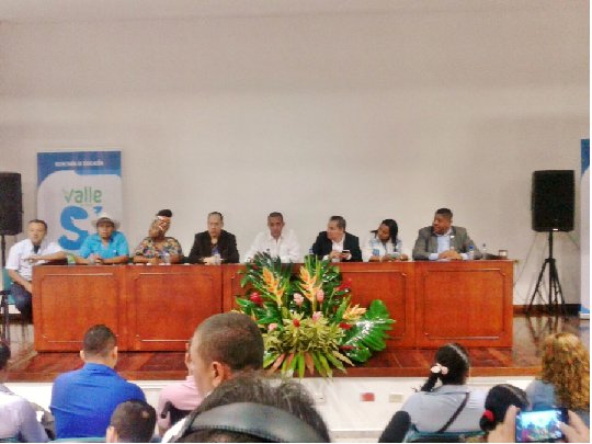 PraderaCrece's tweet photo. Buen día, ayer participamos del Foro "La Conversación Más Grande del Mundo" en Candelaria, socializando los Acuerdos de Paz con la comunidad https://t.co/u9V9hrueKz