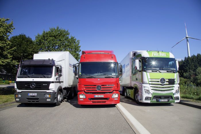 BrianWeatherle3's tweet photo. Indie tests with '96 Merc SK1844 vs '03 1846 Actros and latest 1845 Actros shows 22% lower fuel consumption/CO2 emissions in 20 years! https://t.co/3HtbnBePKZ