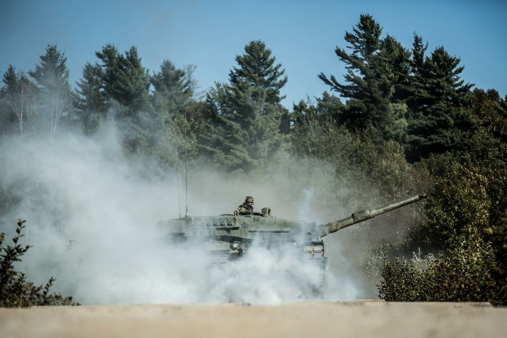 CanadianArmy's tweet photo. Armoured vehicles and crews put to the test during Ex #WORTHINGTONCHALLENGE (Sep 23-30) - https://t.co/vU39B5UgnK #WellTrained #WellEquipped https://t.co/WJei0tuL8L