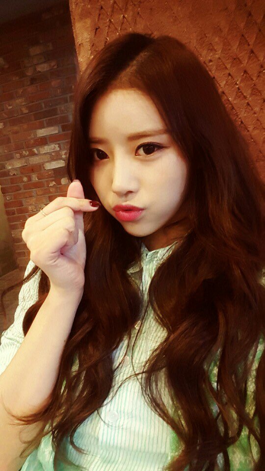 [#Lovelyz] #러블리너스 분들💕 오늘은 #미주 의 생일입니다! 🎂🎁🎉 다함께 미주의 생일을 축하 해 주세요! 🙇🏻💕 
▶cafe.daum.net/wlgirls