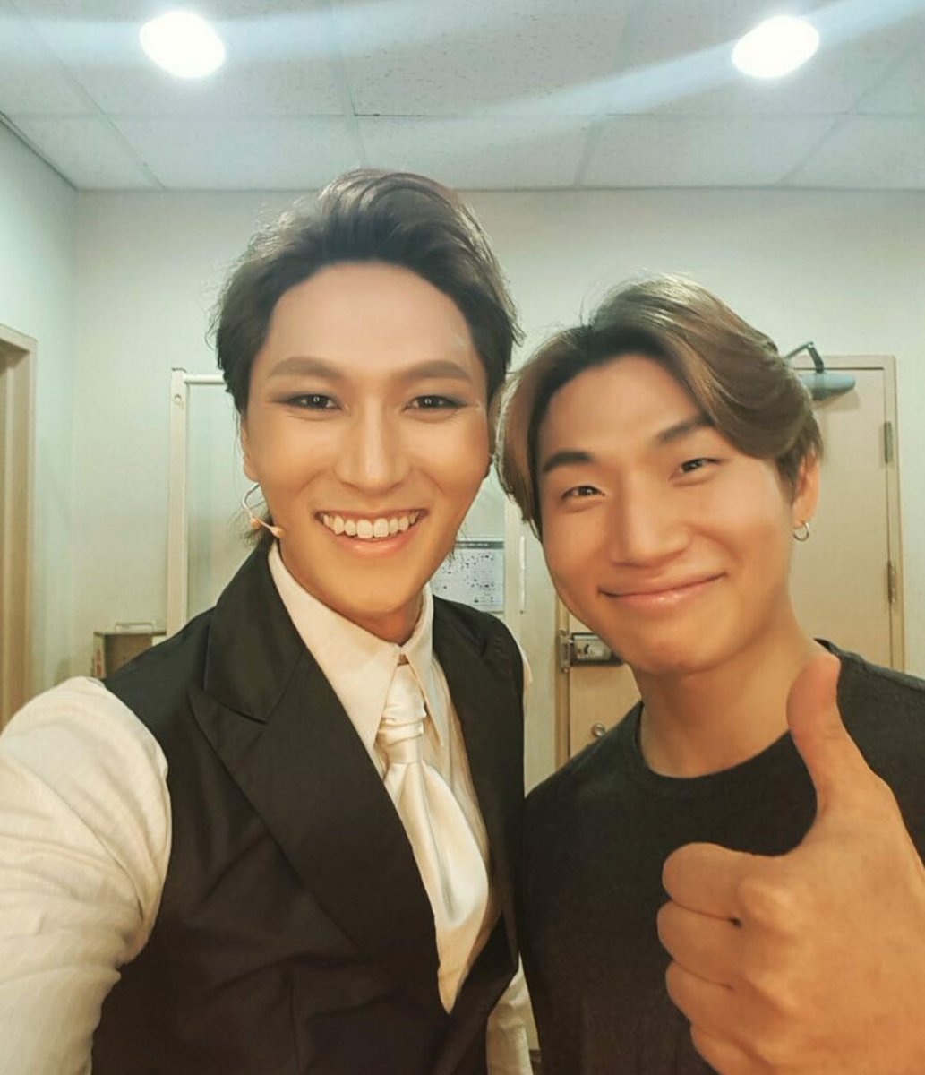 kangdot0426's tweet photo. 뮤지컬배우 박은태님  와이프분 인스타에 올라온 대성이!  뮤지컬 도리안 그레이 보러갔었대요❤
요즘 자주자주 생존신고해주시는 강가수님❤ https://t.co/SktgCCkveG