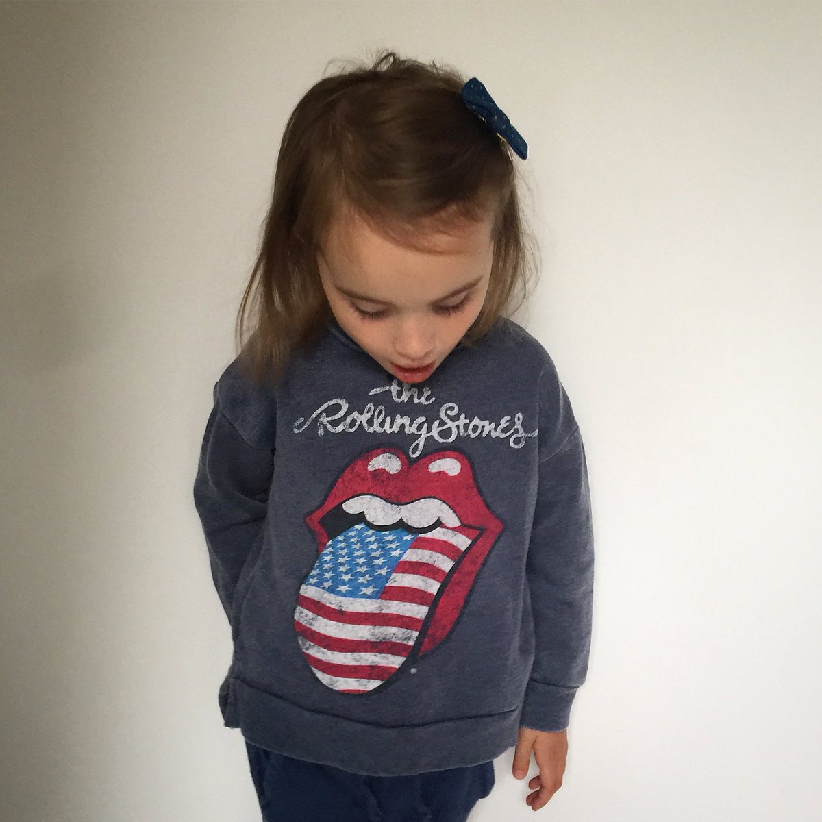 It's a must have - this #RollingStones sweat from <a href="/ZARA/">ZARA</a> 🙌💥 xAx