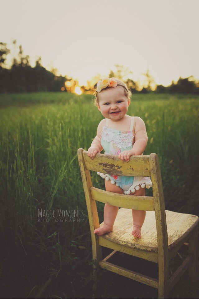 pinkartgurl59's tweet image. It doesn't get any better than this.❤️ #FirstDayofFall #GrandbabyPhotoShootYesterday #9mos #AlwaysSmiling #First #SaveAmerica4Them #GodBless