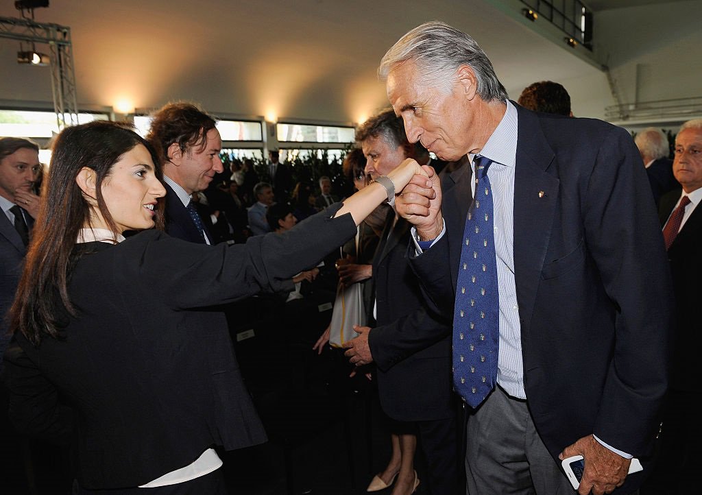 Virginia ti bacio, Olimpiadi ti bramo, Roma ti amo. bit.ly/2dk7J8m  ... <a href="/ArfioMarchini1/">Arfio Marchini</a> scansate. #Raggi #Malagò