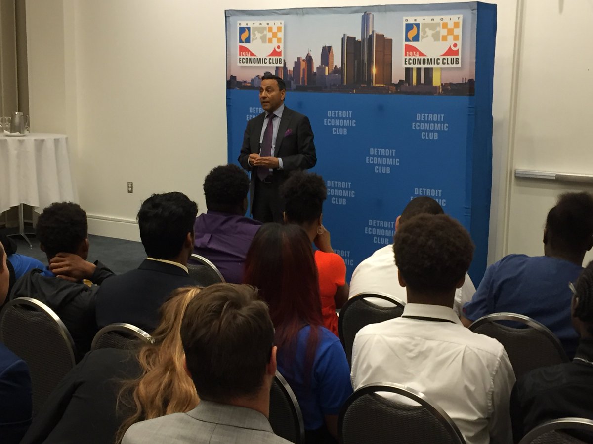 Harman's tweet photo. CEO Dinesh Paliwal addressing more than 70 Detroit area high school and college students at the @deteconomicclub #econclub #ExpectBrilliance https://t.co/kJXQpZvL9m