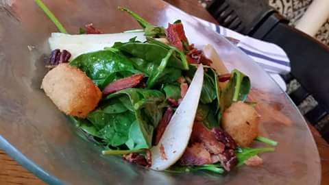 dbalmes's tweet photo. @HubbardInn #friedbrie #pearssojuicy New Spinach Salad 312.222.1331
#lightanddelicious https://t.co/Oksgjhpd7e