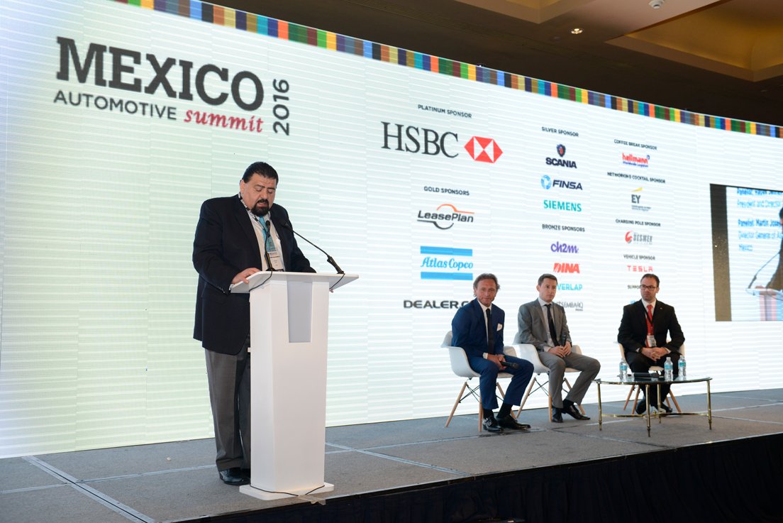 Eduardo Solis of <a href="/AmiaMexico/">AMIA</a> with <a href="/RadekJelinek/">Radek Jelinek</a> of <a href="/MercedesBenzMx/">Mercedes-Benz México</a> Eugenio Grandio of @TeslaMotors &amp; <a href="/martin_josephi/">Martin Josephi</a> @AstonMartinMX #MAS2016