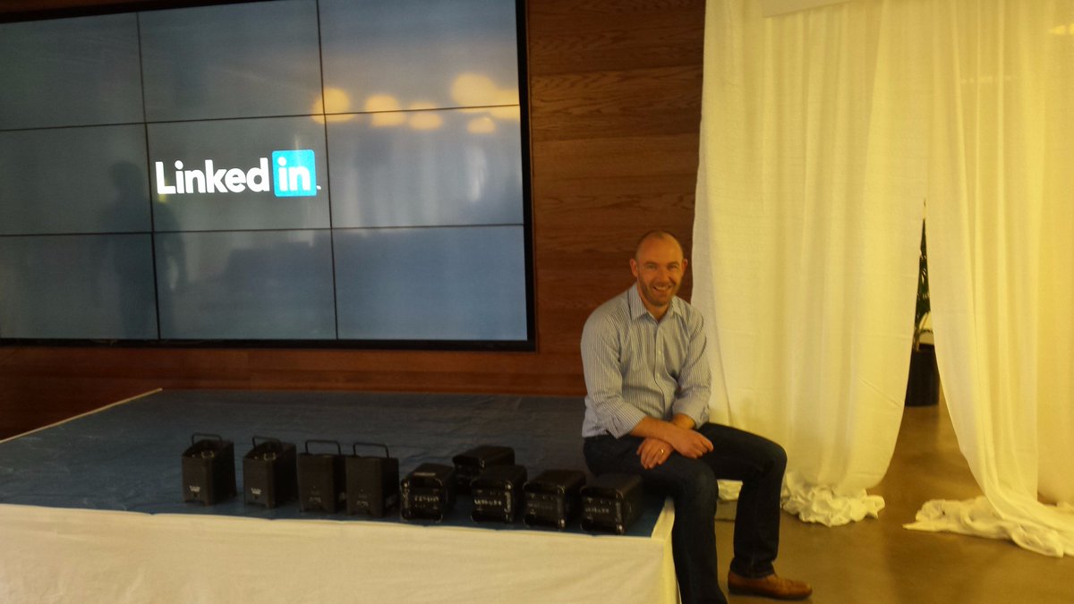 SweeneyShauna's tweet photo. Excitement building for #NetworkInDublin tonight in Linkedin Dublin...what's behind the curtain??!! #linkedinlife #linkedindublin @FergalOK https://t.co/n3UtgEqUHc