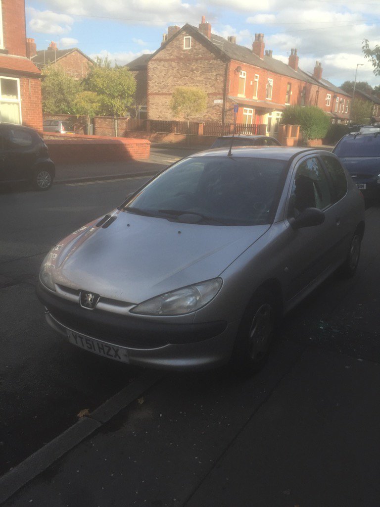 theSuperboz's tweet photo. @GMPDidsbury @WestDidsRA car with a freshly smashed window on Cavendish Road. Possession on display. No sign of owner https://t.co/isz6ENOcUQ