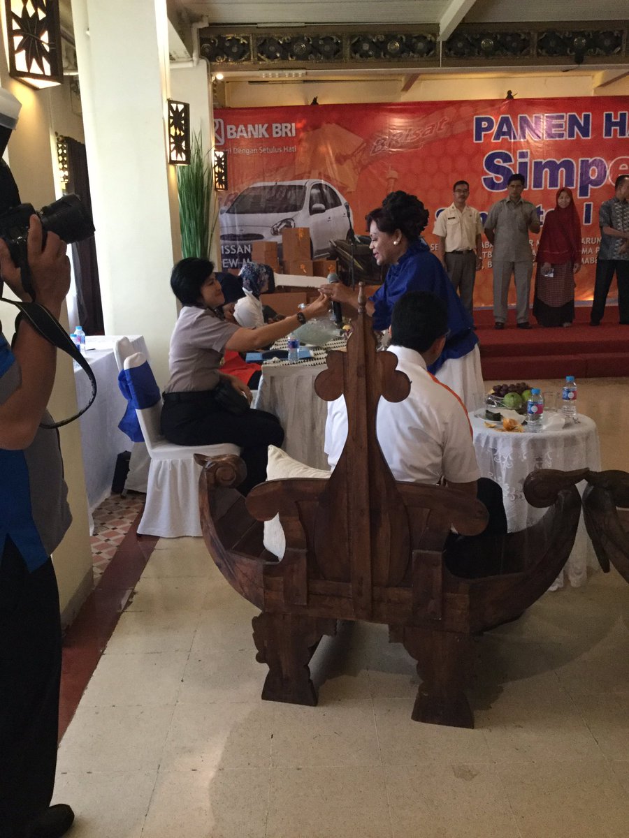 Program penarikan undian Tabungan Simpedes yang diadakan 2x setahun ini kali ini dikemas menarik dengan iringan musik dan bintang tamu (2)