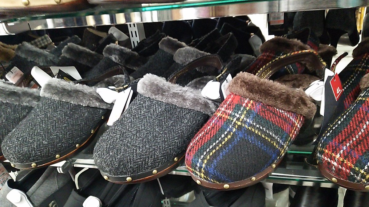 ロロルカ しまむらヤバい ハリスツイードの靴が中が一面のファーで気持ちいい上にしまむら安心価格で2 900円 サボにいたっては1 900円s ノd 取り敢えず二足買って ロイヤルチェックのサボはサイズがなかったので取り寄せした