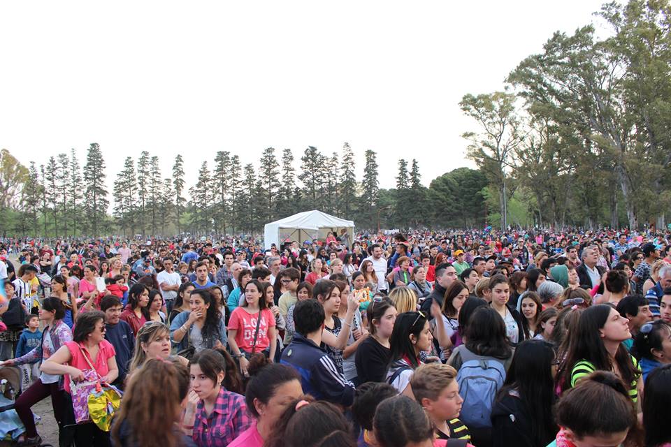 turismombb's tweet photo. 📷 Llegó la primavera! Mirá la galería de fotos de los festejos en el Parque de Mayo de #BahiaBlanca: https://t.co/U00U6mwy4l https://t.co/sBpNEU4ZPW