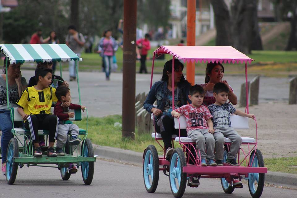 turismombb's tweet photo. 📷 Llegó la primavera! Mirá la galería de fotos de los festejos en el Parque de Mayo de #BahiaBlanca: https://t.co/U00U6mwy4l https://t.co/sBpNEU4ZPW