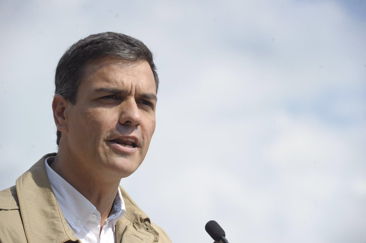sanchezcastejon's tweet photo. Somos el partido del SÍ. Sí al empleo con derechos, sí a la reconstrucción del Estado del bienestar, sí a la igualdad. Por eso, NO a Rajoy. https://t.co/KV1JKvSq9x