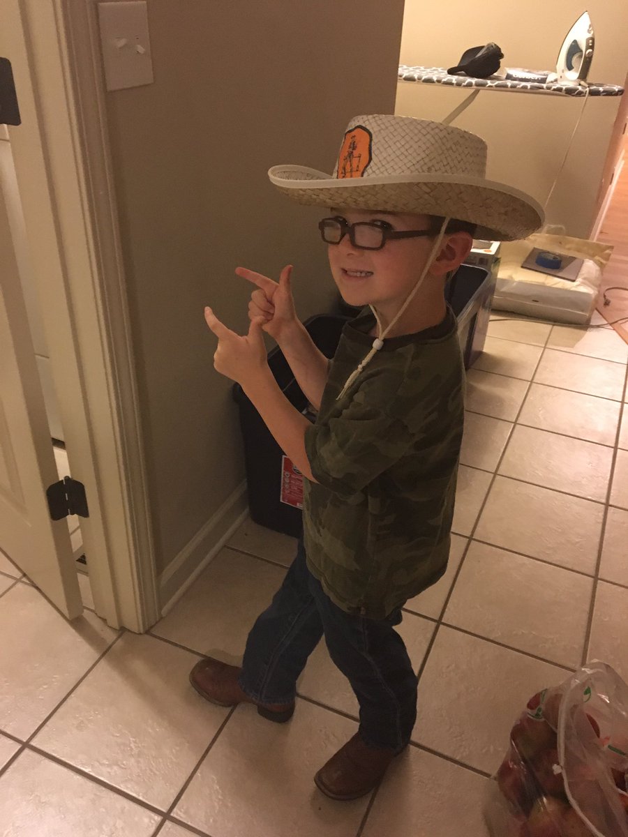 lmelifrits's tweet photo. Cowboy day for homecoming week! https://t.co/SUeHZlNZtv