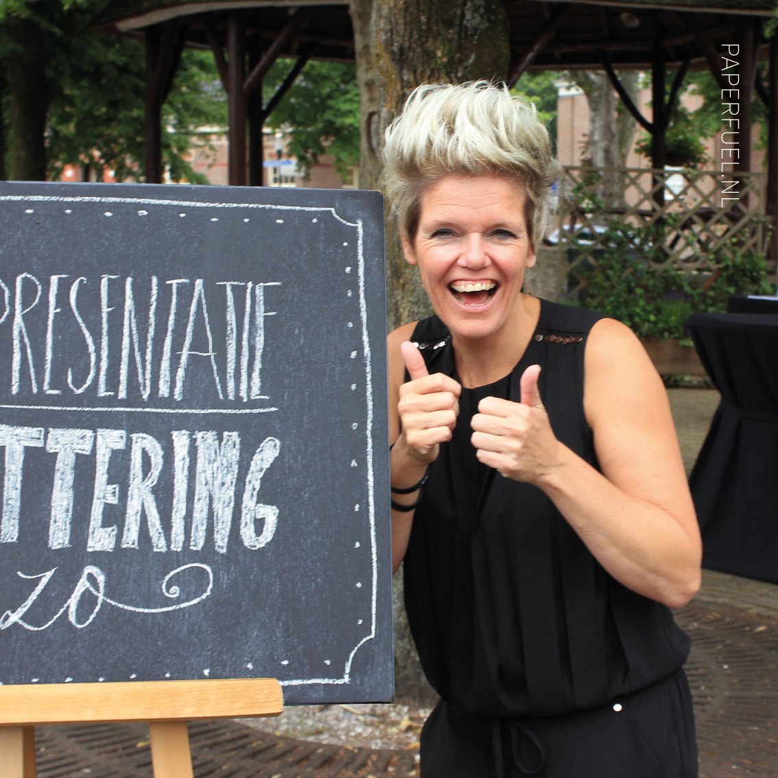 Zaterdag 15.30 #handlettering #tips van Karin Luttenberg <a href="/paper_fuel/">Karin Luttenberg</a> bij @hdevriesboeken! bit.ly/2djwS3e #gratis #workshop