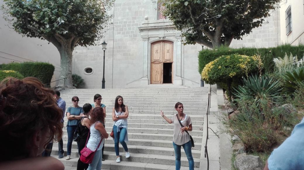 Ens aturem a l'església de Llavaneres, que conté un retaule del segle XVI #patrimoni #escola #llavaneres #maresme