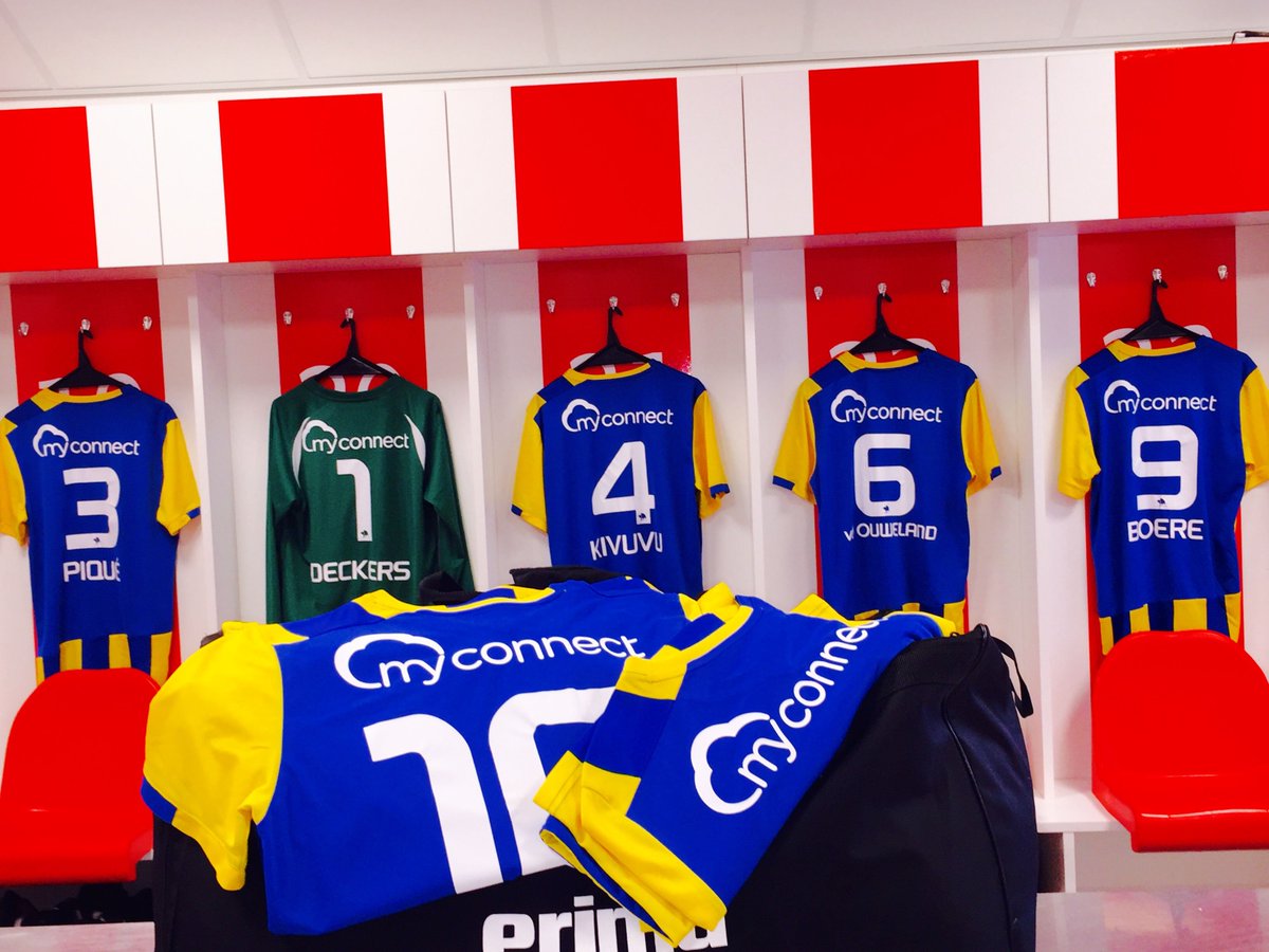 topossofficial's tweet photo. Onze nieuwe shirtsponsor is... @MyConnectCloud! Zij gaan mee naar de Kuip: https://t.co/ga9H14rbbt #feyoss https://t.co/TQAHEDdcnz