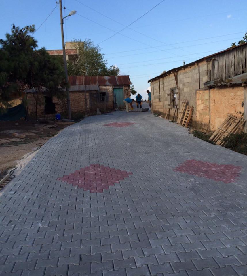 Kirazlı Mahallemizde kilit parke taşı çalışmalarımız devam ediyor. Kirazlı'ya hayırlı olsun!