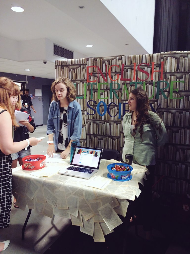 CardiffLitSoc's tweet image. The library is open! Come talk to our lovely secretary @hetters and our treasurer @books_babble and sign up! #freesweets #bribery
