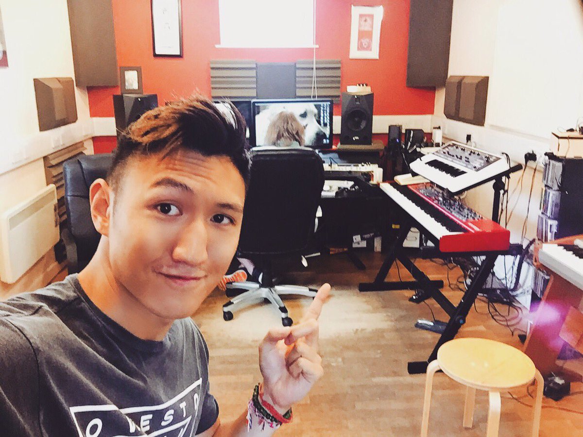 Producer works 🎵 I take selfies 📷... I like this relationship! #music #producer #singer #songwriter #vocalist #pop
