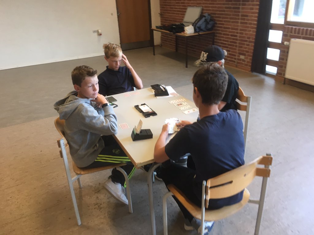 Dansk Skolebridge tweet media