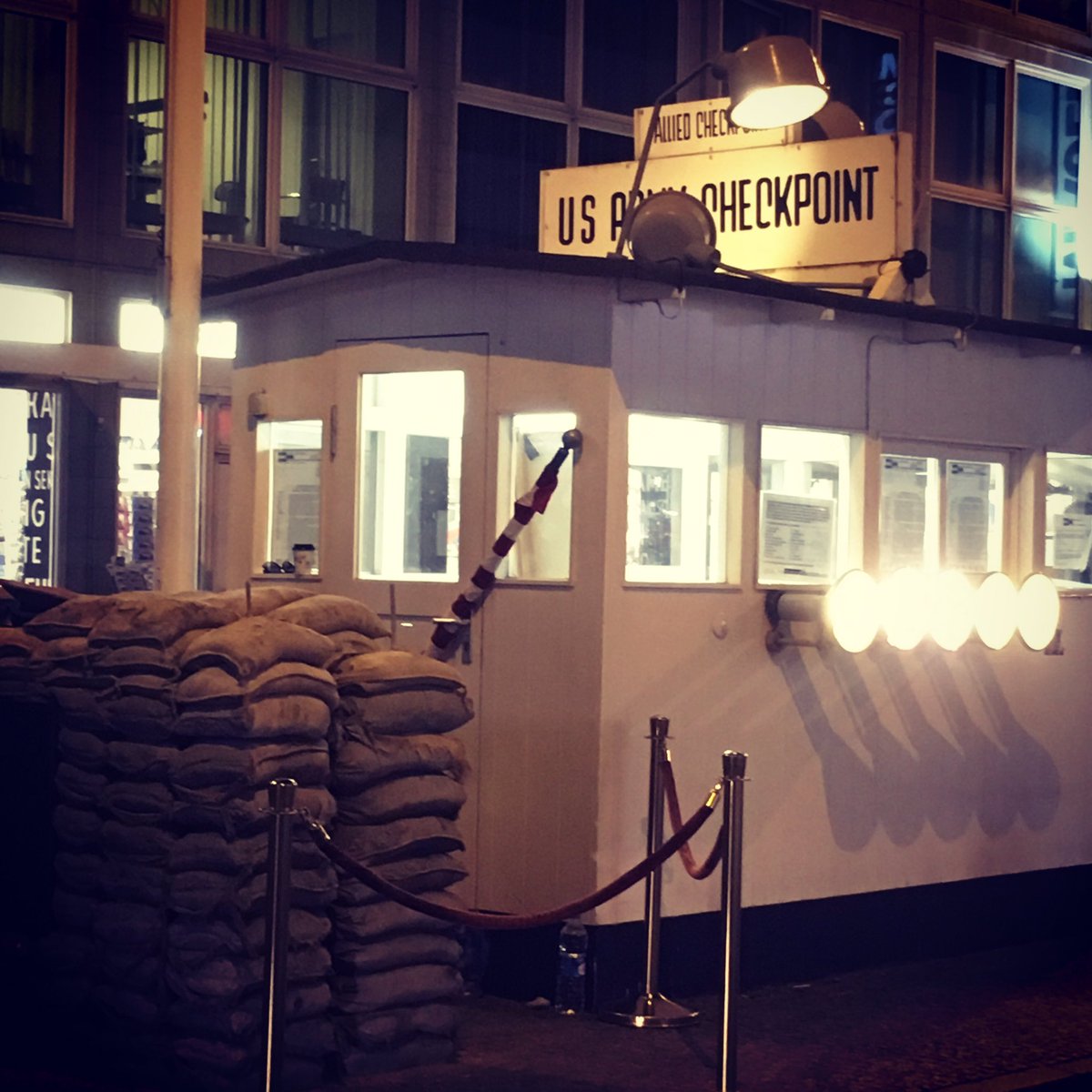 AzharDmk's tweet photo. Checkpoint Charlie #Histoire #Gesichte #Berlin #Erasmus #MBS #Story #Love https://t.co/qI85ySzll2