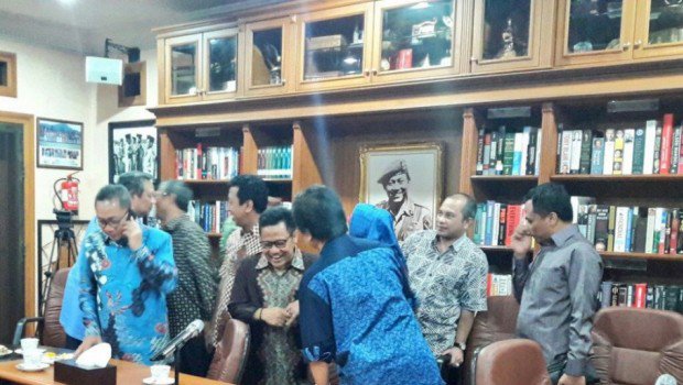 Beritasatu's tweet photo. #PopulerB1 3: Ini Hasil Pertemuan Empat Parpol di Cikeas https://t.co/Gt9QAodoRG https://t.co/c66CaeN7gd