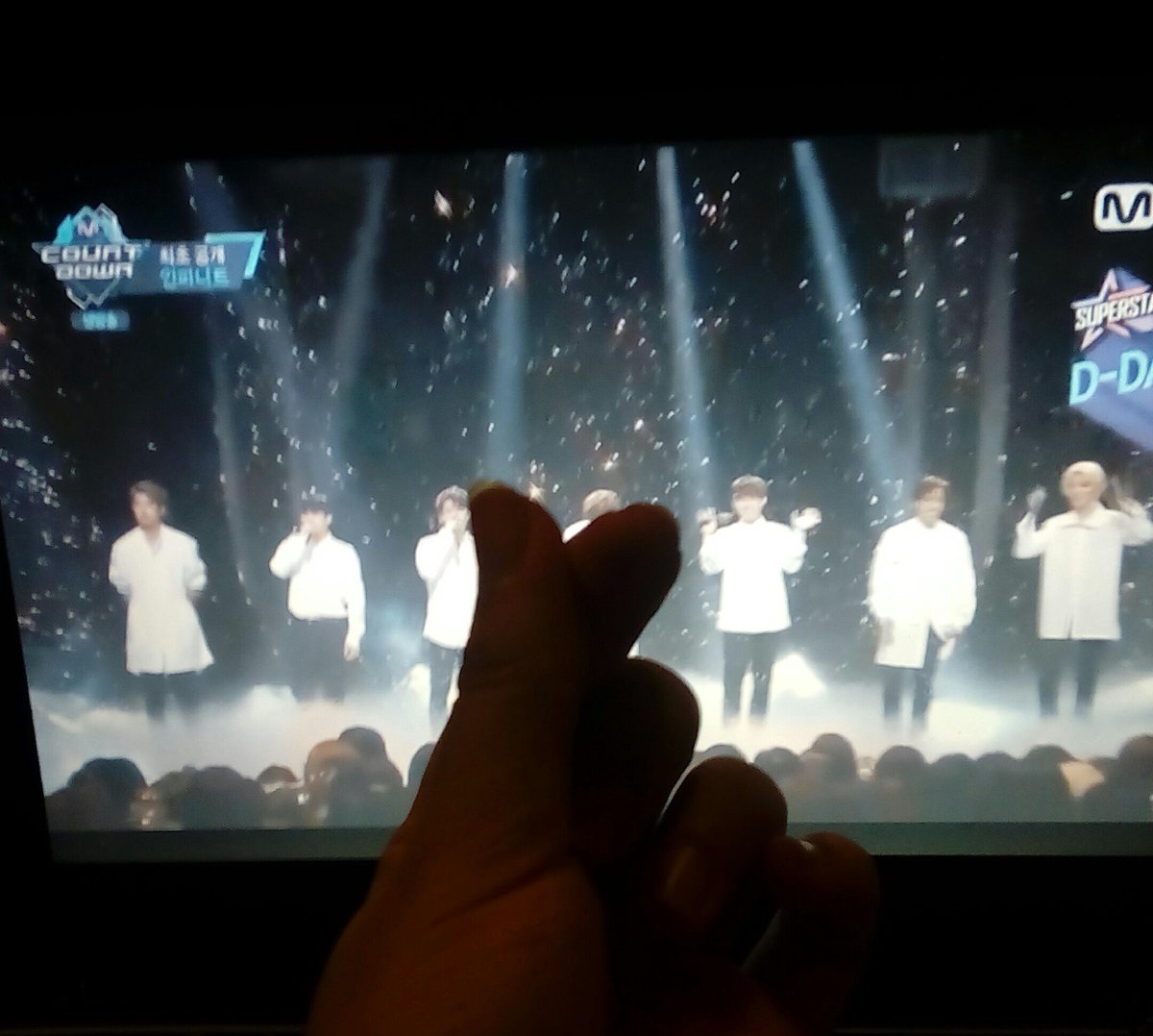 Mycha_junho's tweet photo. รักรักรักรัก😍 วันนี้ผัวหล่ออวดหน่อยๆ😘
#인피니트 #인스피릿 #고마워 #태풍 #INFINITE_ONLY #COMEBACK_INFINITE https://t.co/A3kTzGwiSt
