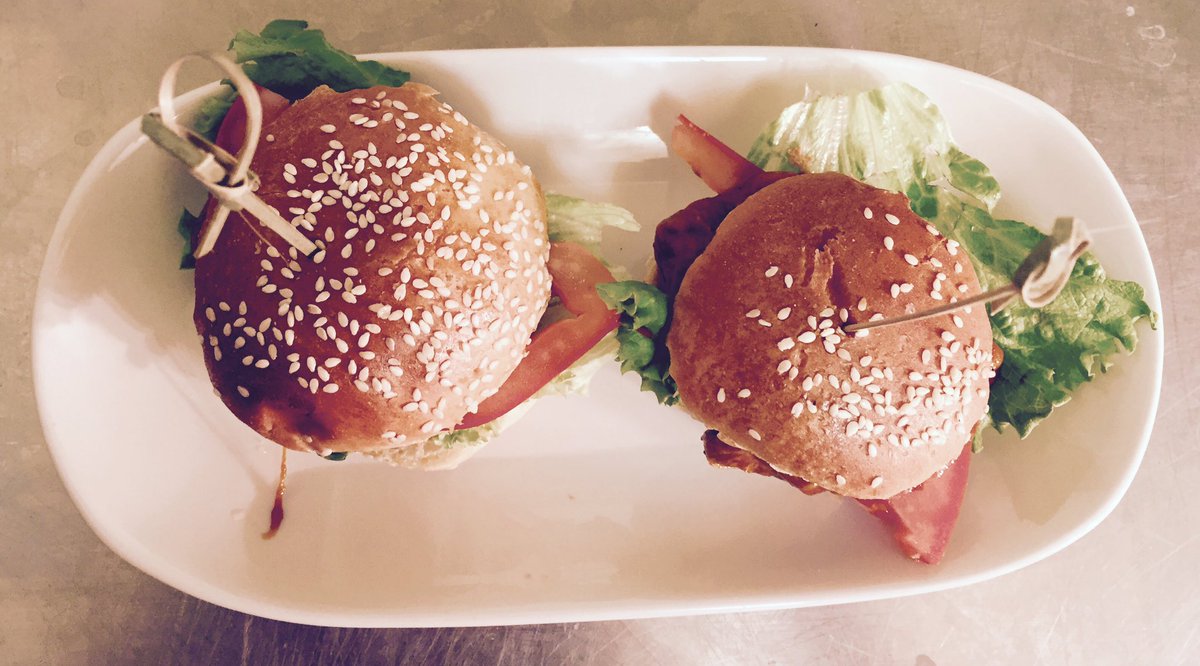 QueensArmsSW7's tweet photo. Fancy a burger but no hungry enough? Ochoa about our BBQ Pork Sliders? Half the size and perfect to share! #burgers #delicious https://t.co/vBSgeoliJf