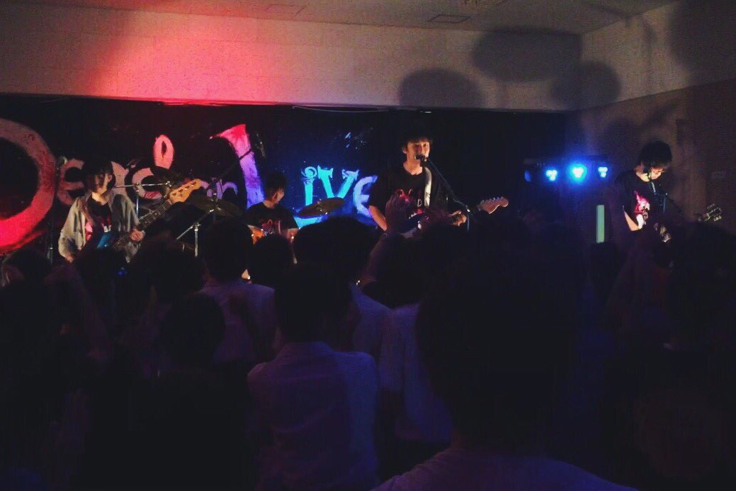 _OK_ey's tweet photo. 9/25(日) 桜花祭 Dead or Live
@体育室3
OkeyDokeyはトリの15:10~(予定より遅れる可能性アリ)に出ます。
後夜祭もぜひ来てください！
写真は去年の桜花祭 https://t.co/bROoeeU0vd